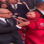 عجوز تقتحم المسرح وتُقبّل يد عمرو دياب! عجوز تقتحم المسرح وتُقبّل يد عمرو دياب!