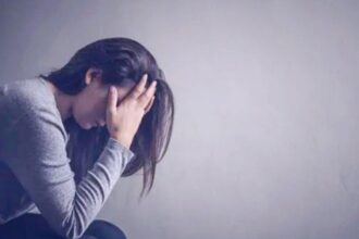 النساء أكثر عرضة للاكتئاب.. علماء يكشفون السبب النساء أكثر عرضة للاكتئاب.. علماء يكشفون السبب