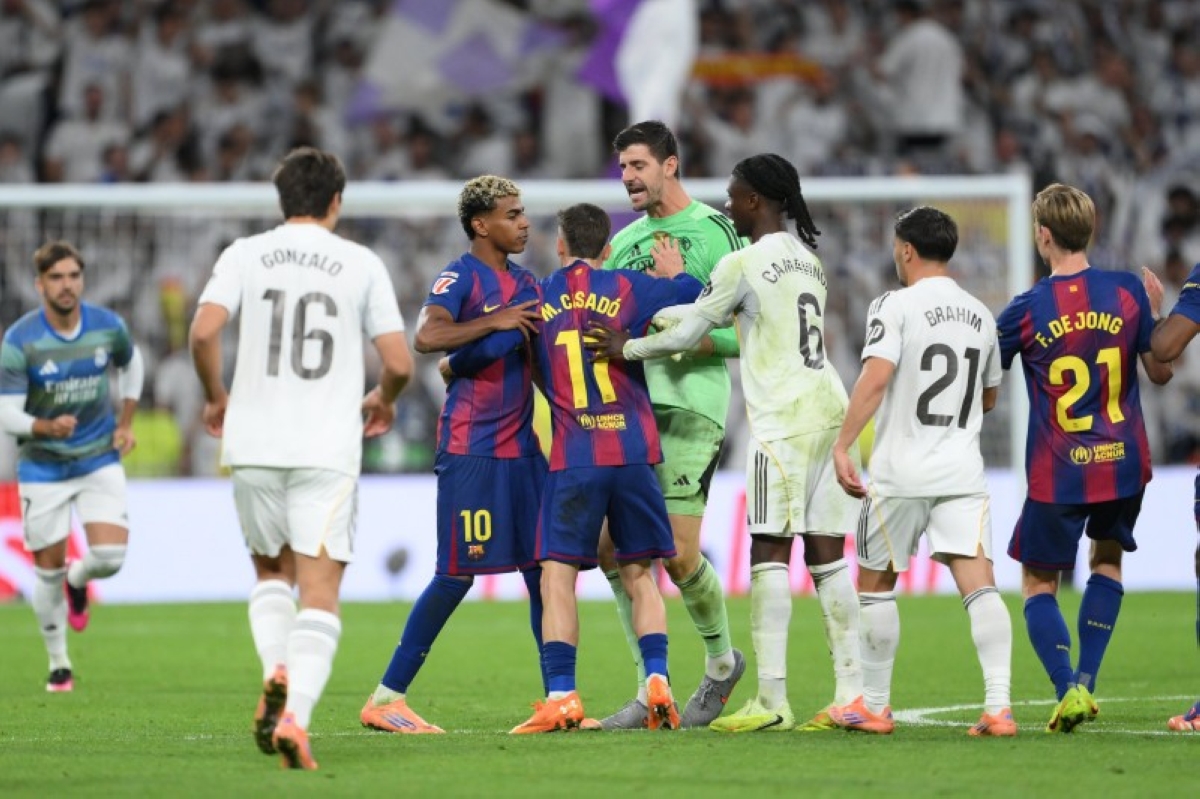 كلاسيكو مشتعل في البرنابيو.. ريال مدريد يحسمها وبيدري يشعل الفوضى كلاسيكو مشتعل في البرنابيو.. ريال مدريد يحسمها وبيدري يشعل الفوضى