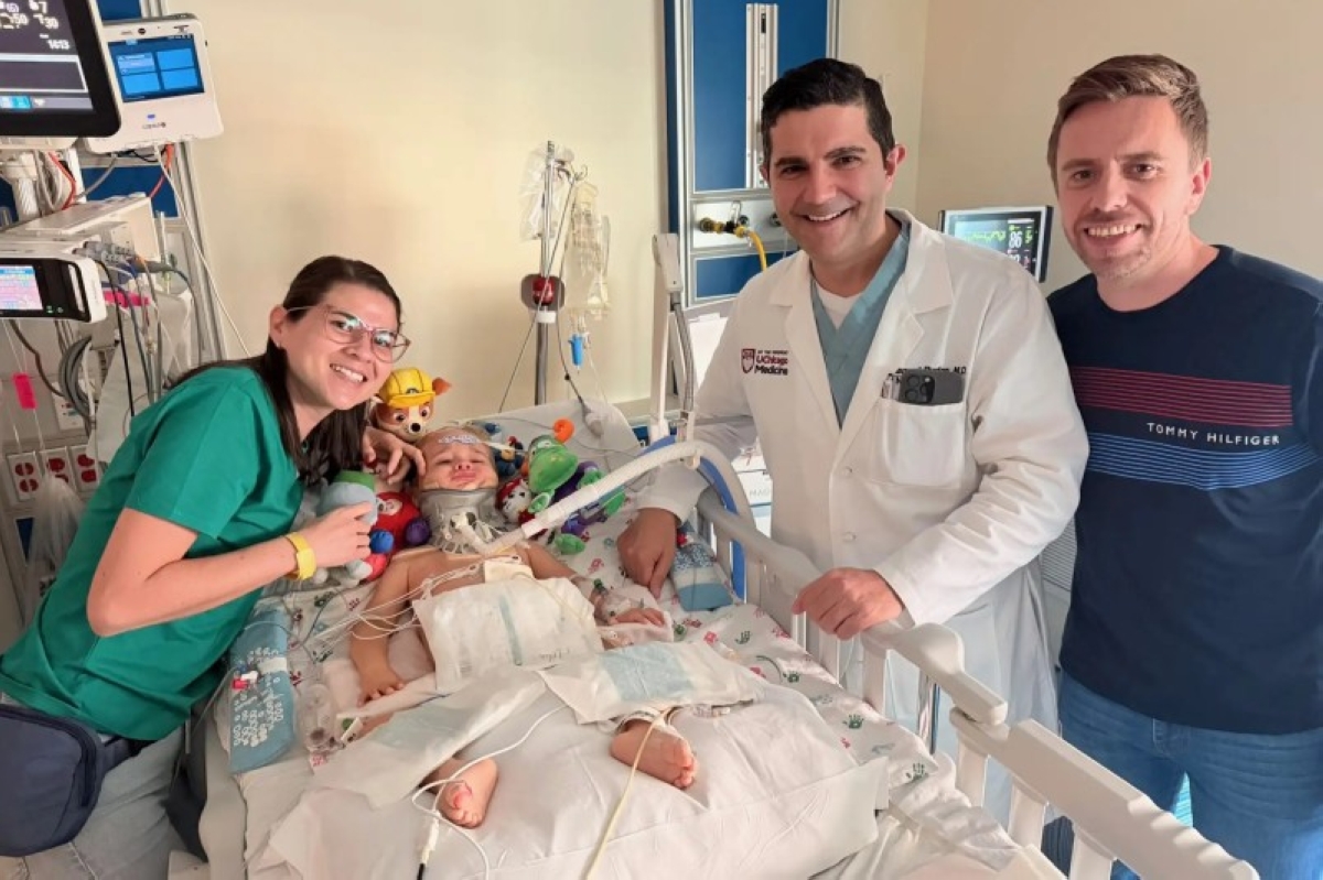 «معجزة طبية».. إعادة رأس طفل لجسده بعد انفصاله عن العمود الفقري! «معجزة طبية».. إعادة رأس طفل لجسده بعد انفصاله عن العمود الفقري!