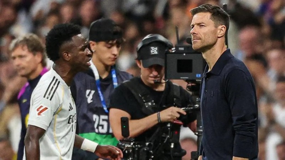فينيسيوس يهدّد ألونسو: سأغادر ريال مدريد! فينيسيوس يهدّد ألونسو: سأغادر ريال مدريد!