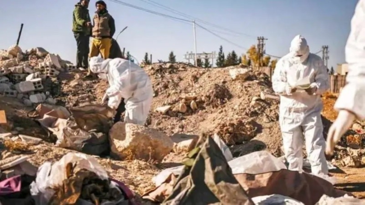سورية: العثور على مقبرة جماعية في حمص سورية: العثور على مقبرة جماعية في حمص