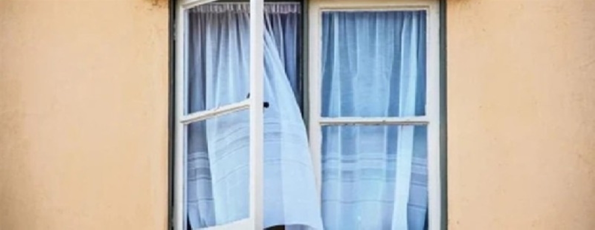 غيرة قاتلة.. طفلة تُلقي شقيقها الرضيع من الطابق الرابع غيرة قاتلة.. طفلة تُلقي شقيقها الرضيع من الطابق الرابع