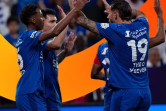 الهلال يكسب الأخدود بصعوبة ويتأهل