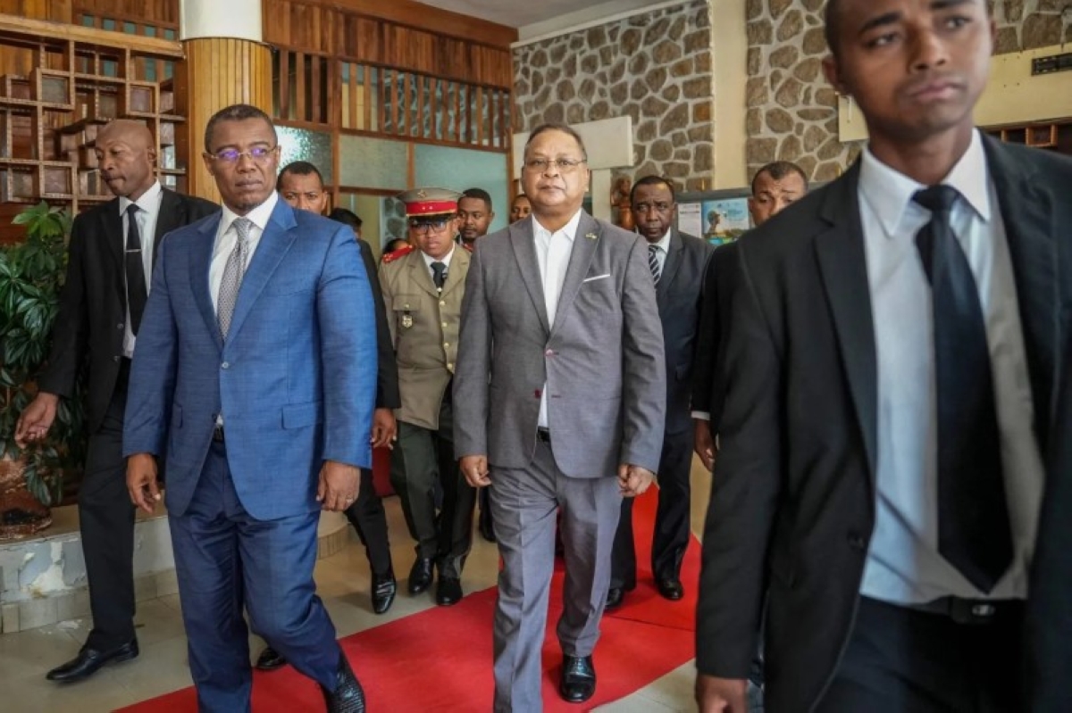 الجيش في مدغشقر يعلن حكومته الجيش في مدغشقر يعلن حكومته