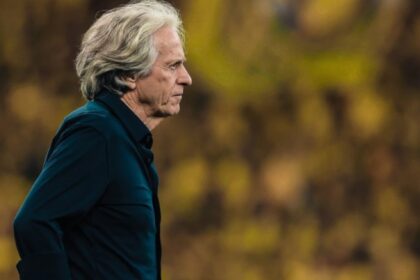 رفض تحميل رونالدو الخسارة.. جيسوس: هدفنا الدوري