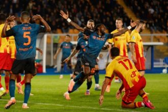 نابولي يتجاوز ليتشي وينفرد بصدارة الدوري الإيطالي نابولي يتجاوز ليتشي وينفرد بصدارة الدوري الإيطالي