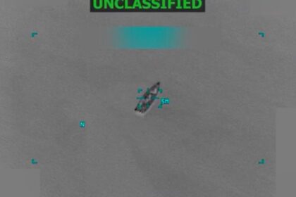 رعب في «الهادئ».. ضربة أمريكية دقيقة لـ 14 مهرباً