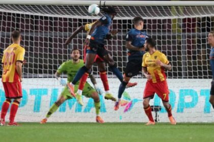 إنغويسا يهدي نابولي فوزاً صعباً خارج الديار