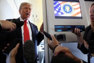 ترمب من «إير فورس وان»: لا شيء سيهدد وقف إطلاق النار في غزة ترمب من «إير فورس وان»: لا شيء سيهدد وقف إطلاق النار في غزة