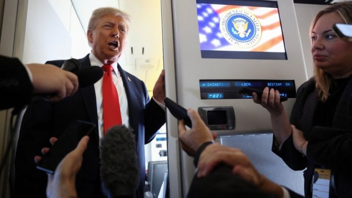 ترمب من «إير فورس وان»: لا شيء سيهدد وقف إطلاق النار في غزة ترمب من «إير فورس وان»: لا شيء سيهدد وقف إطلاق النار في غزة