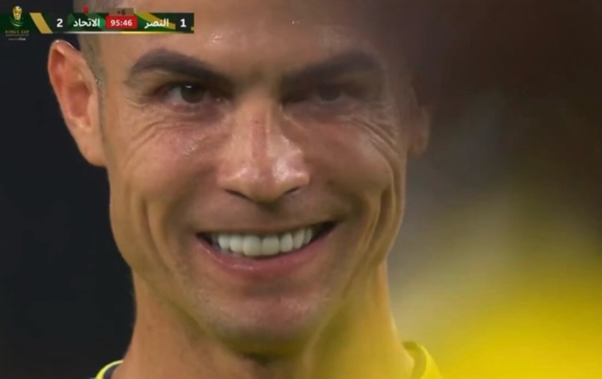 ما الذي قاله رونالدو لنفسه قبل تسديد الركلة الحرة؟ ما الذي قاله رونالدو لنفسه قبل تسديد الركلة الحرة؟