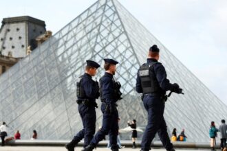 اعتقال 5 مشتبهين جدد.. تطورات مثيرة في سرقة مجوهرات اللوفر الملكية