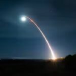 ترمب يبدأ «الاختبارات النووية».. ويمنح كوريا «غواصة»