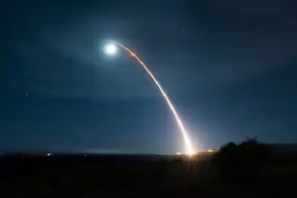 ترمب يبدأ «الاختبارات النووية».. ويمنح كوريا «غواصة»