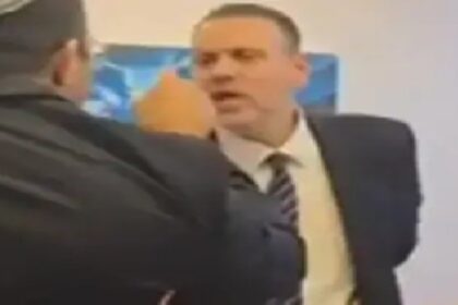 وزيران إسرائيليان يتشاجران بعنف أمام الكاميرات!