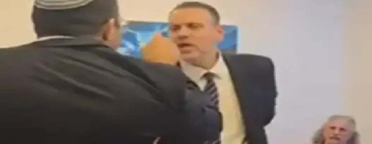 وزيران إسرائيليان يتشاجران بعنف أمام الكاميرات! وزيران إسرائيليان يتشاجران بعنف أمام الكاميرات!