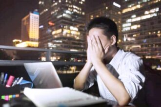 دراسة: الإفراط في العمل يعيد برمجة المخ دراسة: الإفراط في العمل يعيد برمجة المخ