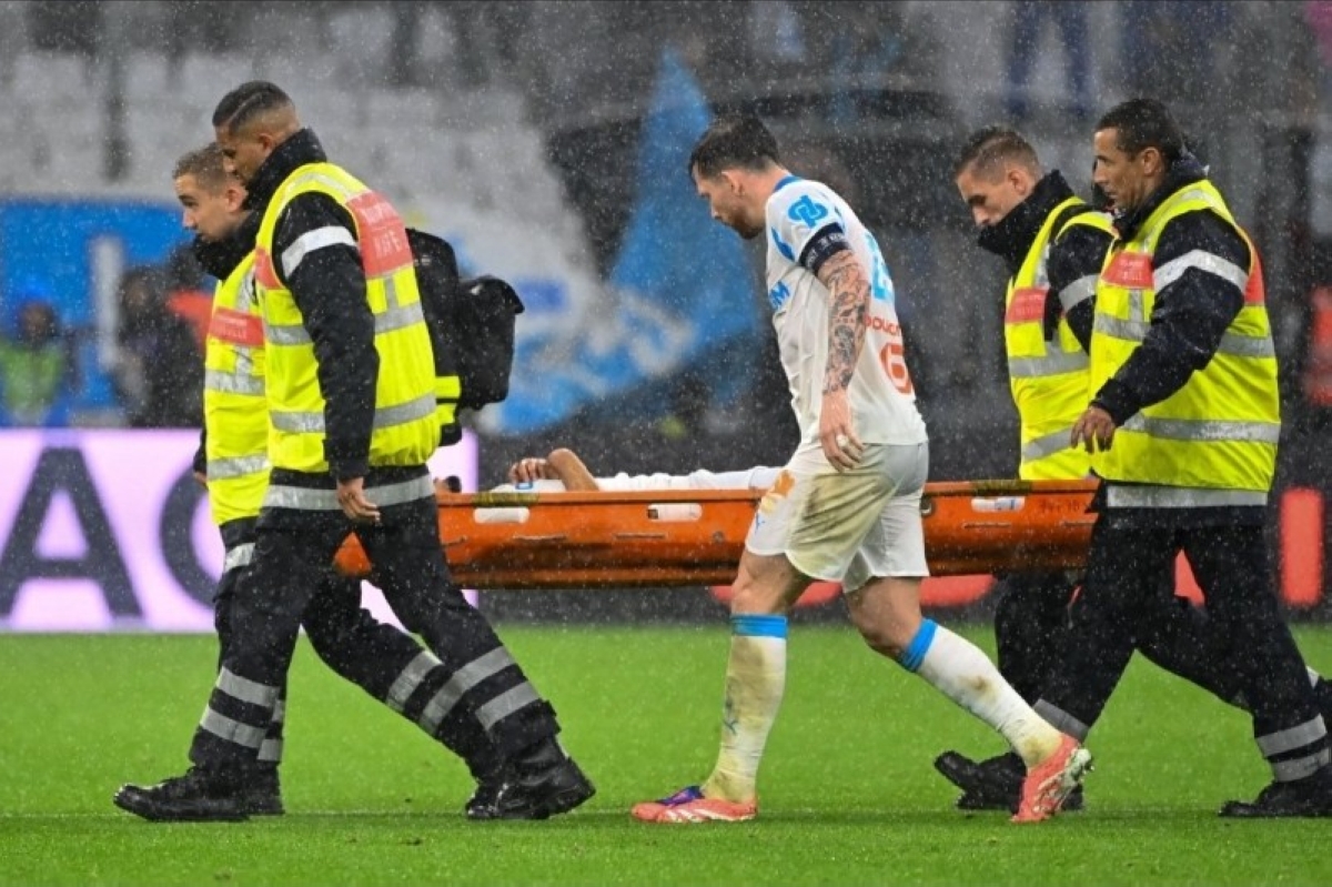 سقوط لاعب مغربي في الدوري الفرنسي سقوط لاعب مغربي في الدوري الفرنسي