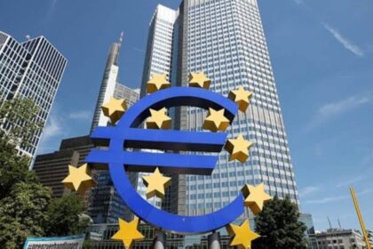 اليورو يتنفس الصعداء.. تثبيت الفائدة للمرة الثالثة على التوالي رغم مخاطر الصين وأمريكا