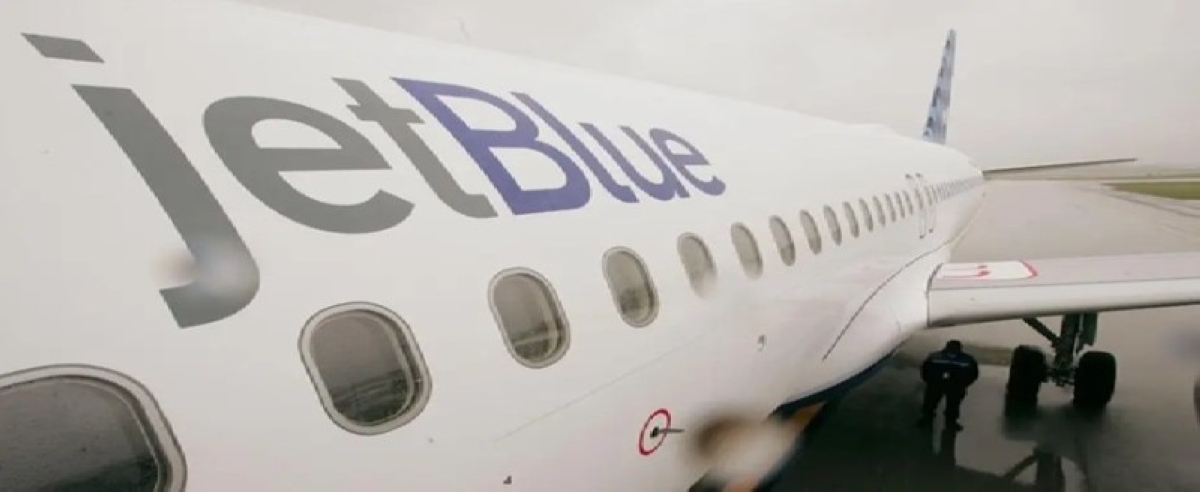 طائرة تفقد ارتفاعها فجأة.. وتصيب ركابها طائرة تفقد ارتفاعها فجأة.. وتصيب ركابها