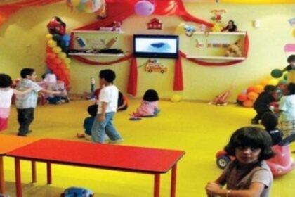 رضيعة تُقتل على يد طفلة داخل «حضانة»