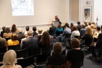 لندن تحتضن معرضاً مصوراً للأميرة البريطانية أليس خلال زيارتها للسعودية عام 1938