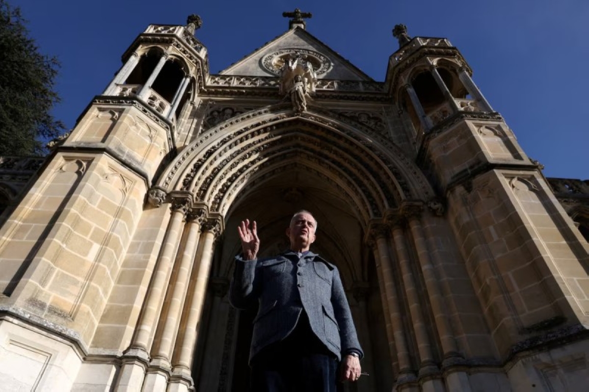 كونت باريس يتوسل لصوص اللوفر: أعيدوا المسروقات.. تراث فرنسا ينزف ! كونت باريس يتوسل لصوص اللوفر: أعيدوا المسروقات.. تراث فرنسا ينزف !