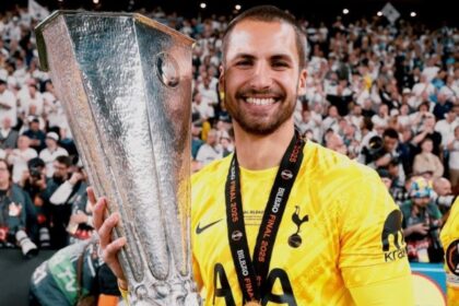 بعمر الـ27.. حارس توتنهام يعلّق قفازيه ويتجه إلى السينما !