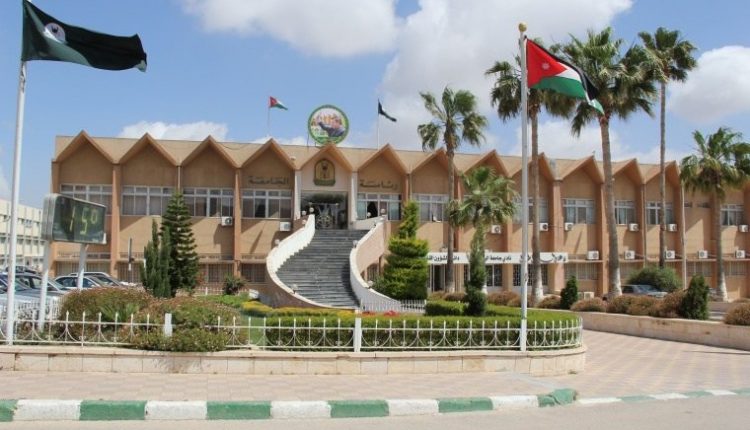 “اليرموك” تحصد 3 جوائز بمسابقة “المحاكمة الصورية الوطنية” “اليرموك” تحصد 3 جوائز بمسابقة “المحاكمة الصورية الوطنية”