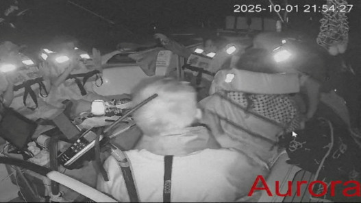 البحرية الإسرائيلية تعترض “أسطول الصمود العالمي” قرب شواطئ قطاع غزة البحرية الإسرائيلية تعترض “أسطول الصمود العالمي” قرب شواطئ قطاع غزة