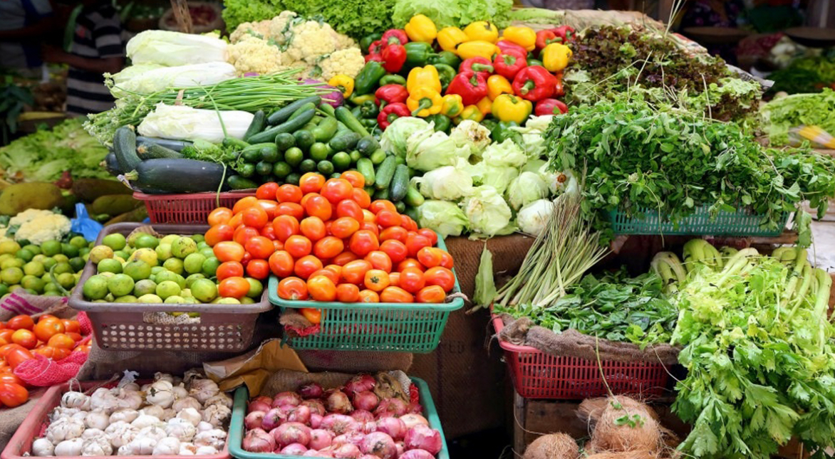 2165 طنا من الخضار ترد للسوق المركزي اليوم 2165 طنا من الخضار ترد للسوق المركزي اليوم