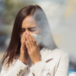 كيف يصل تلوث الهواء إلى القلب والدماغ؟