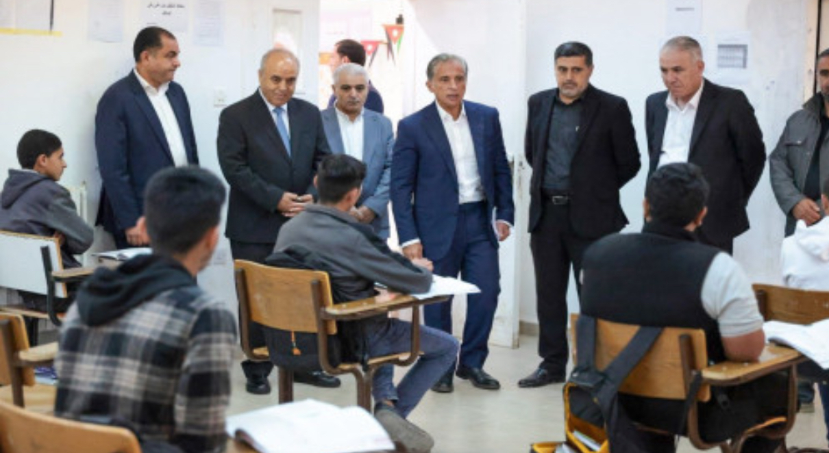 رئيس الوزراء يزور مدرسة الشوبك الزراعية ضمن جولة ميدانية تفقدية رئيس الوزراء يزور مدرسة الشوبك الزراعية ضمن جولة ميدانية تفقدية