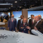 الملك يزور شركة ساب (SAAB) المختصة في الصناعات العسكرية