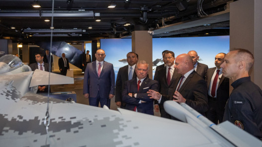 الملك يزور شركة ساب (SAAB) المختصة في الصناعات العسكرية الملك يزور شركة ساب (SAAB) المختصة في الصناعات العسكرية