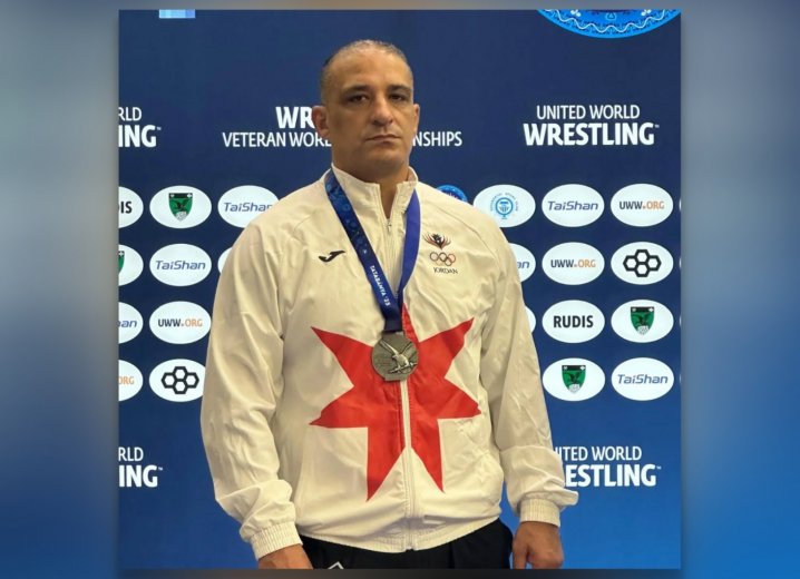 يحيى أبو طبيخ يُتوج بفضية بطولة العالم للمصارعة للأساتذة يحيى أبو طبيخ يُتوج بفضية بطولة العالم للمصارعة للأساتذة