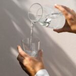 الإكثار من شرب الماء، هل هو حقاً مضرّ بالصحّة؟