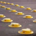 الأشغال تبدأ بإجراء تحسينات وتركيب مخففات سرعة على طريق البترول