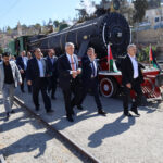 تشغيل قاطرة بخارية بعد توقفها 40 عاماً