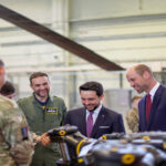 ولي العهد والأمير ويليام يزوران قاعدة بنسون الجوية الملكية في بريطانيا