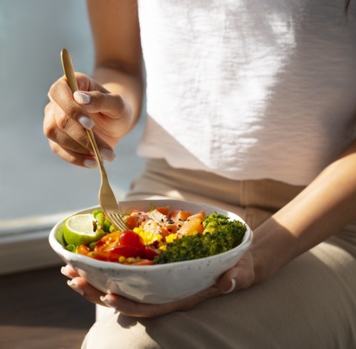 12 نوعاً من الأطعمة المضادة للالتهاب عليكِ إدراجها في نظامك الغذائي 12 نوعاً من الأطعمة المضادة للالتهاب عليكِ إدراجها في نظامك الغذائي