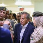 رئيس الوزراء يوجّه بشمول المدنيين بخدمات مركز الأزرق العسكري وزيادة أسرة غسيل الكلى