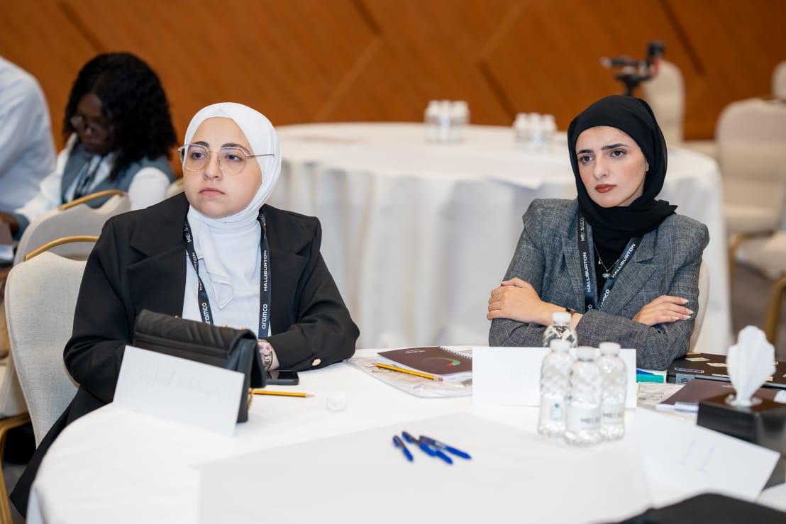 طالبتان من “اليرموك” تفوزان بجائزة في مؤتمر للطاقة بالبحرين طالبتان من “اليرموك” تفوزان بجائزة في مؤتمر للطاقة بالبحرين