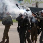 إصابات بالاختناق خلال اقتحام الاحتلال نابلس واعتقال 15 فلسطينيا بالضفة​ 