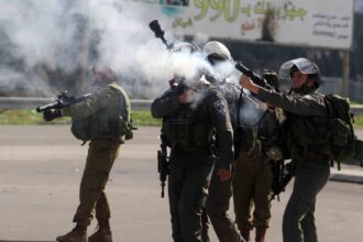 إصابات بالاختناق خلال اقتحام الاحتلال نابلس واعتقال 15 فلسطينيا بالضفة  إصابات بالاختناق خلال اقتحام الاحتلال نابلس واعتقال 15 فلسطينيا بالضفة