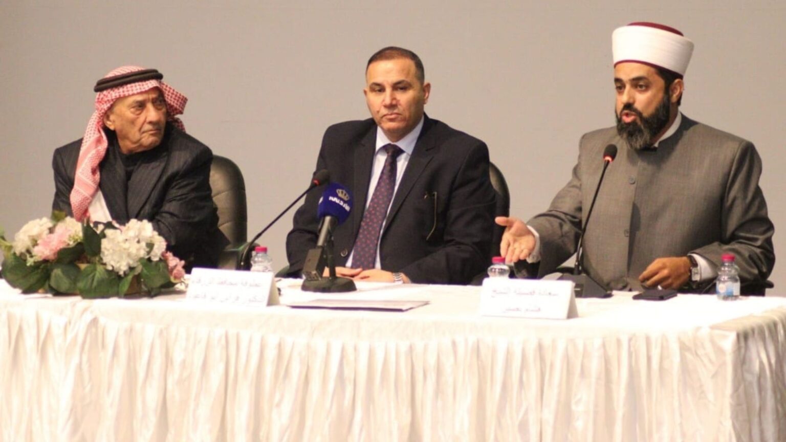 الزرقاء: جلسة تعريفية بمبادرة وزارة الداخلية لتنظيم الظواهر الاجتماعية الزرقاء: جلسة تعريفية بمبادرة وزارة الداخلية لتنظيم الظواهر الاجتماعية