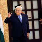 الرئيس الفلسطيني يصدر إعلانا دستوريا بتولي نائبه مهام رئيس السلطة الفلسطينية حال شغور المركز  الرئيس الفلسطيني يصدر إعلانا دستوريا بتولي نائبه مهام رئيس السلطة الفلسطينية حال شغور المركز