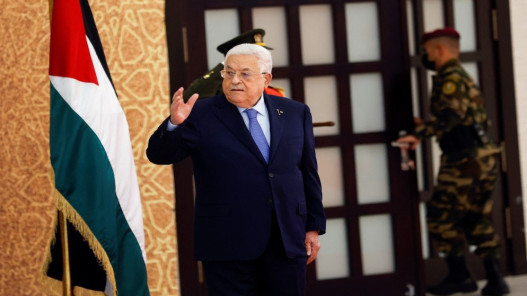 الرئيس الفلسطيني يصدر إعلانا دستوريا بتولي نائبه مهام رئيس السلطة الفلسطينية حال شغور المركز  الرئيس الفلسطيني يصدر إعلانا دستوريا بتولي نائبه مهام رئيس السلطة الفلسطينية حال شغور المركز