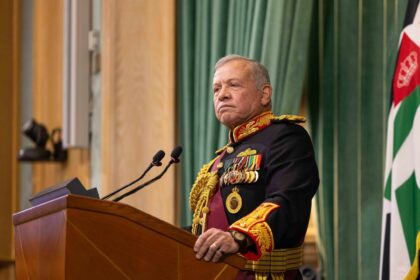 محللون: خطاب العرش يعكس فلسفة القيادة الأردنية ومسؤوليتها تجاه الوطن محللون: خطاب العرش يعكس فلسفة القيادة الأردنية ومسؤوليتها تجاه الوطن